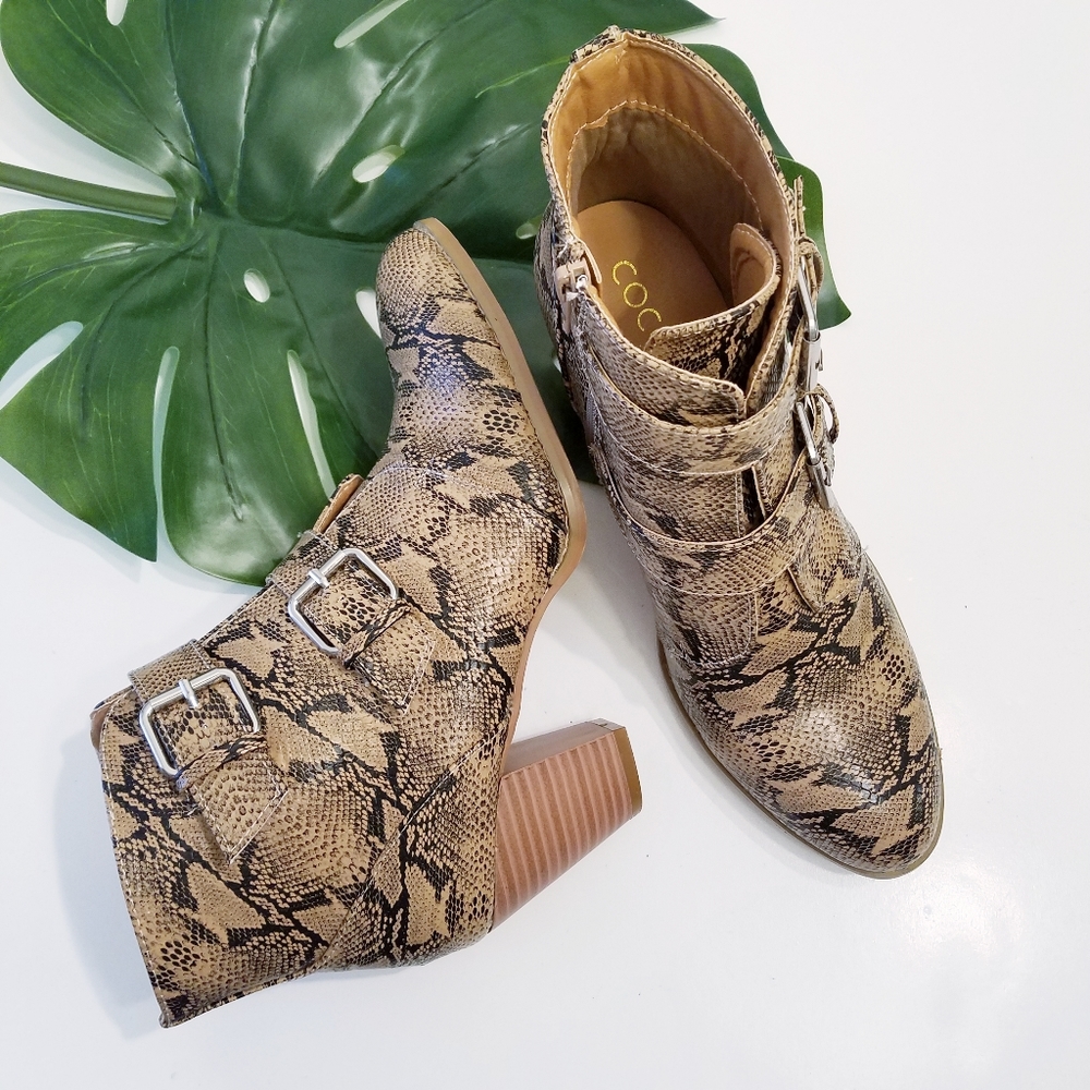 Coconuts by Matisse Helga Snakeskin Ankle Booties Size 9.5